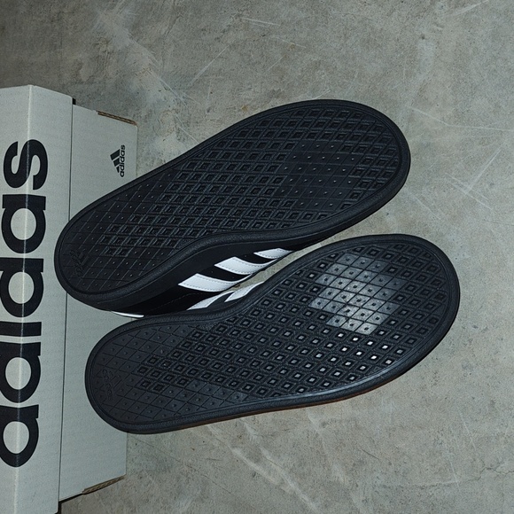 NWT Adidas Breaknet 2.0 kids Tennis shoes size 4 in black/white Unisex - Picture 7 of 7